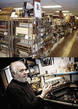 World of Accordions photo  © fo2:2re  and © trekkspill.no; Randy McPeck photo by Robb Long;