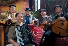 Cafe Accordion with Dan Newton