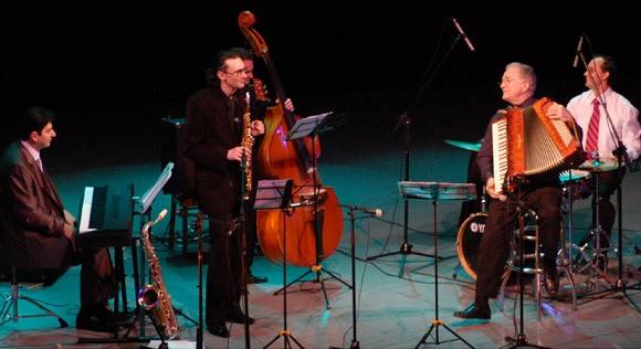 Frank Marocco appeared on stage at the Gorki State Academic Theater in Rostov-on-Don, with the famous Rostov Jazz Quartet ‘New Sentropezn’, led by Aram Rustamyants.